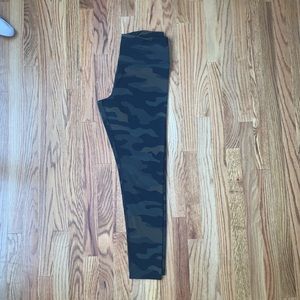 VS Pink Ultimate leggings